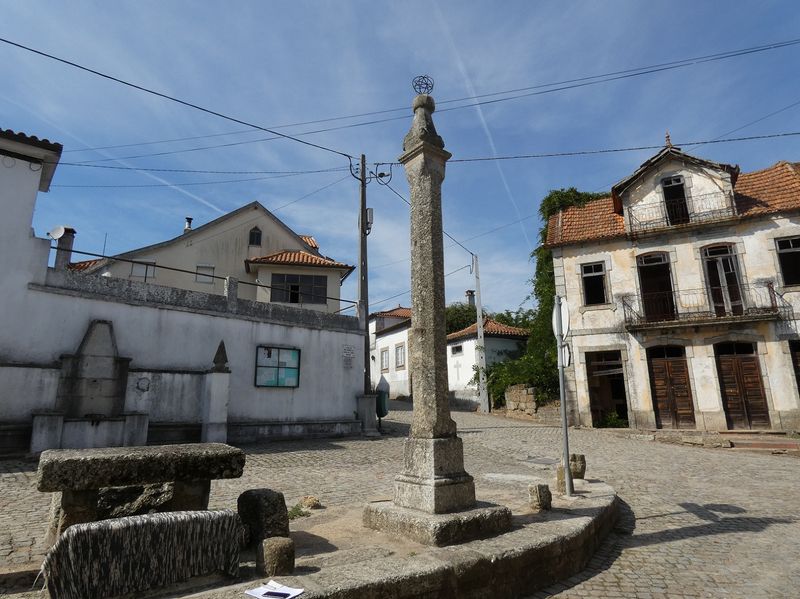 Pelourinho de Ázere