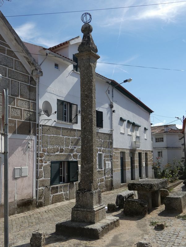 Pelourinho de Ázere