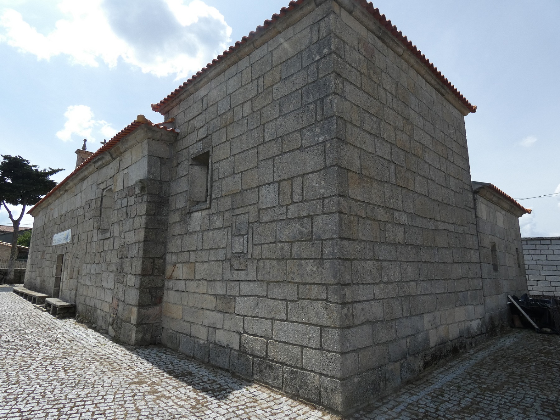 Igreja Matriz de Oucidres