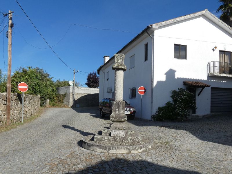 Pelourinho de Santa Cruz da Trapa